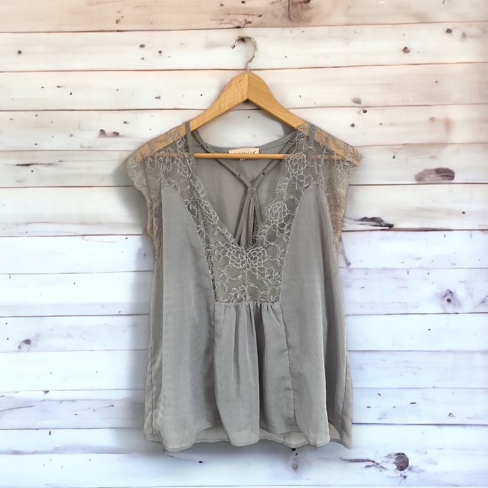 Women's Grey Lace Sleeveless Blouse Size Medium